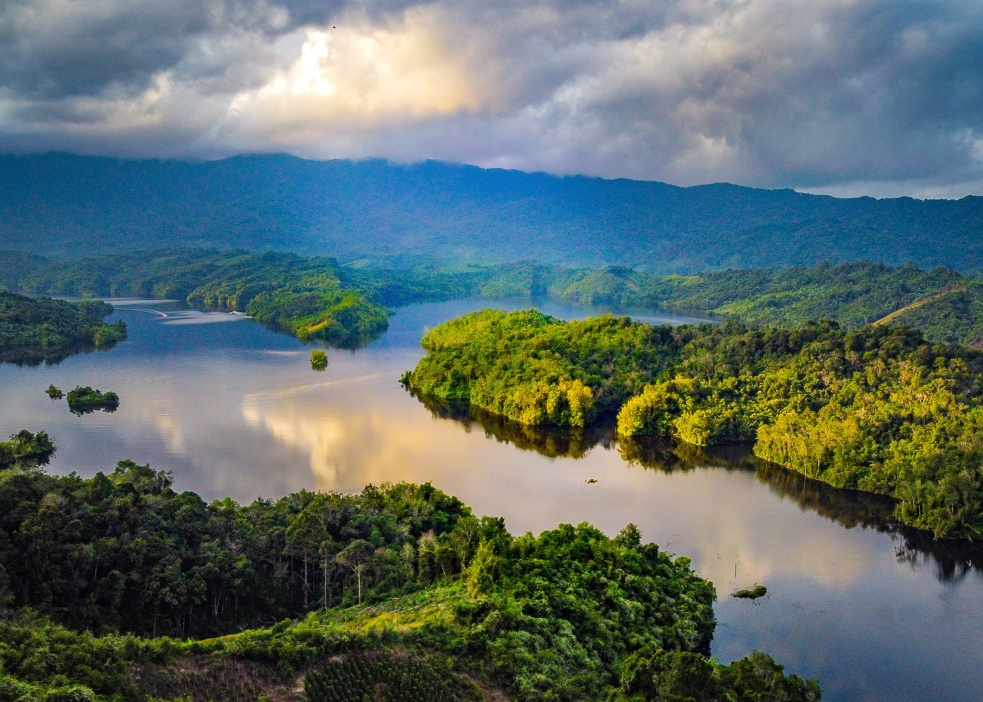 Bengoh Dam reservoir in the rainforest near Kuching